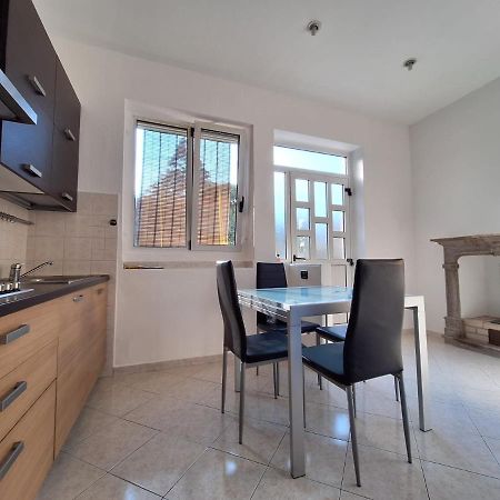 Appartamento La Casa Dei Nonni Malnate Exteriör bild