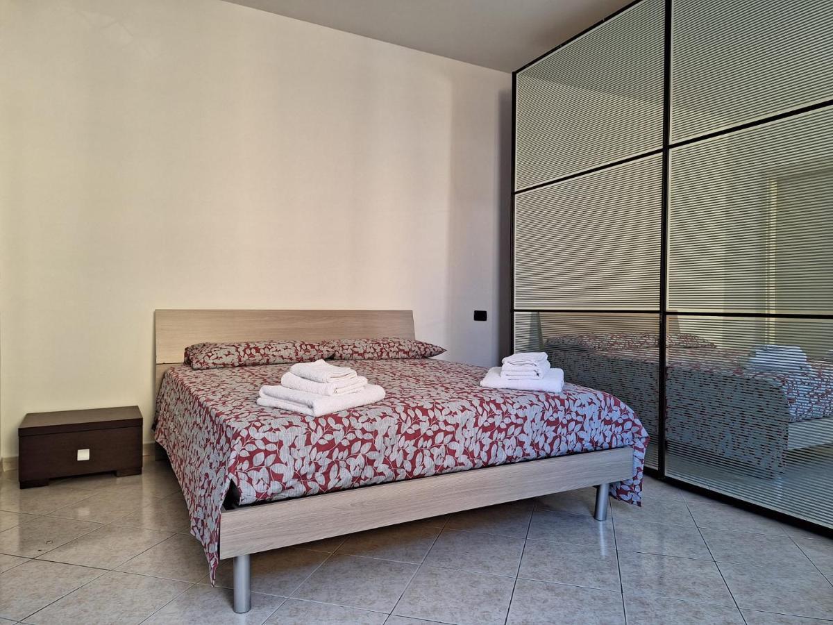 Appartamento La Casa Dei Nonni Malnate Exteriör bild