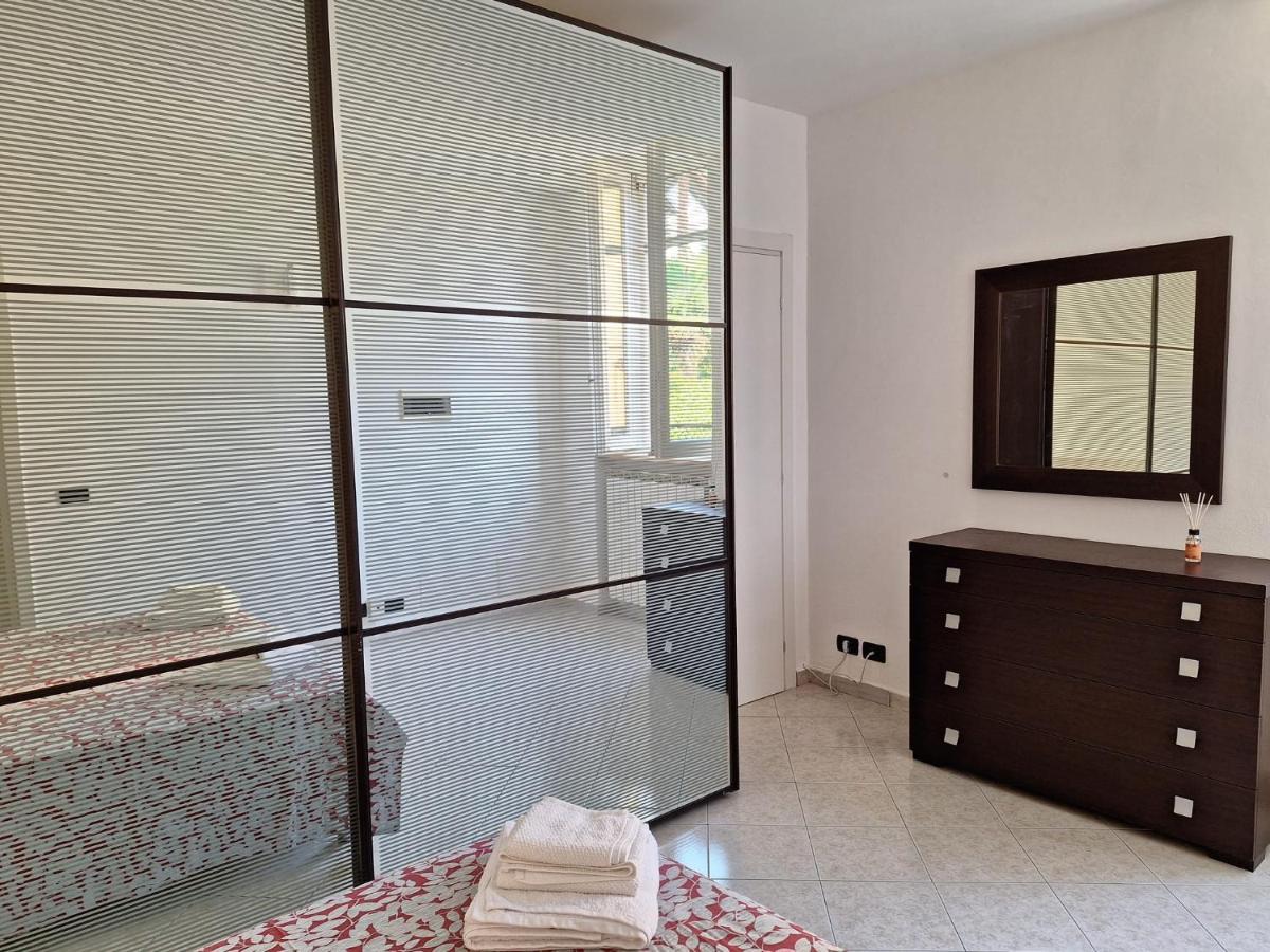 Appartamento La Casa Dei Nonni Malnate Exteriör bild