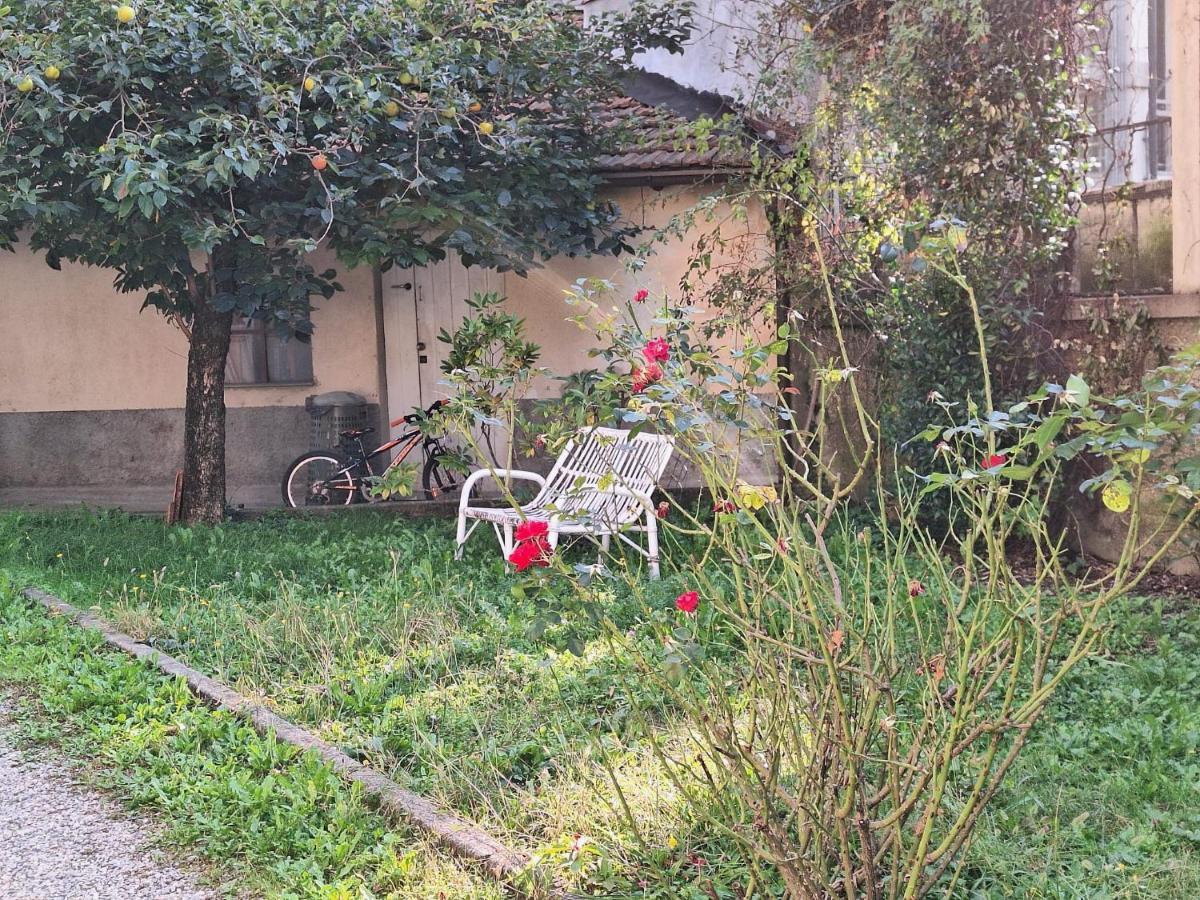 Appartamento La Casa Dei Nonni Malnate Exteriör bild