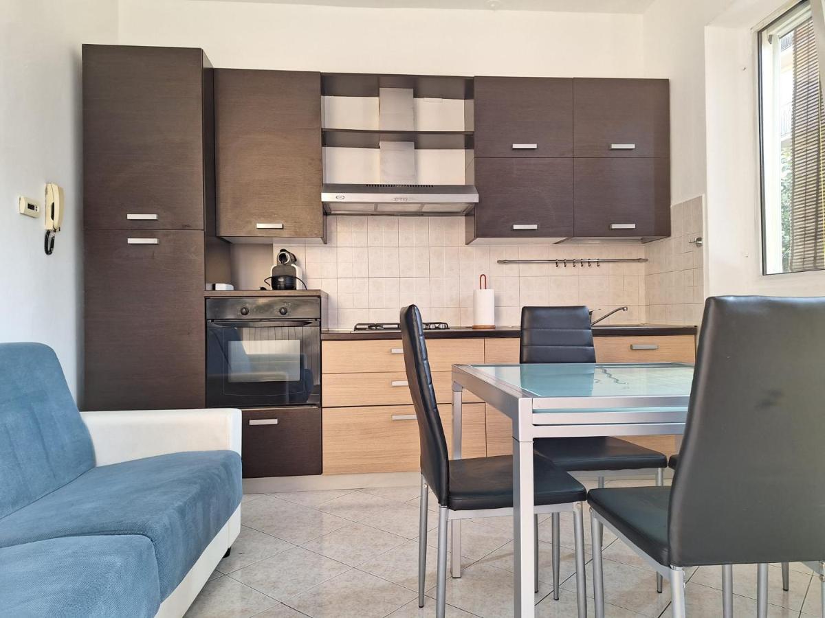Appartamento La Casa Dei Nonni Malnate Exteriör bild