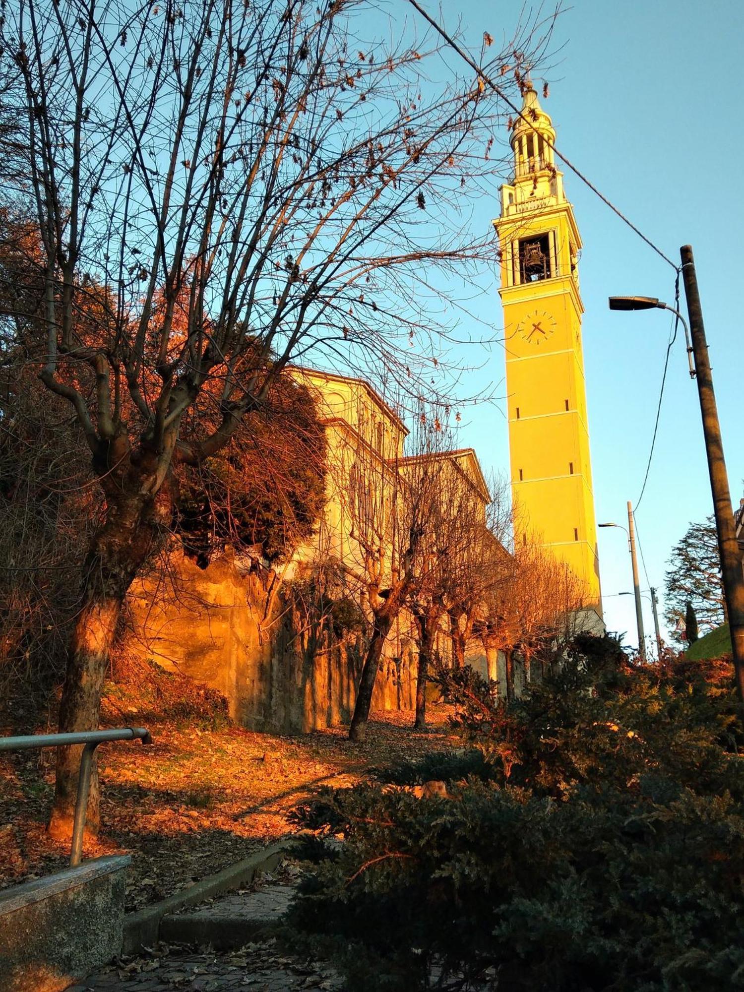 Appartamento La Casa Dei Nonni Malnate Exteriör bild